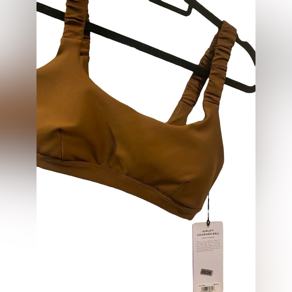 NWT Alo Yoga sports bra Size XS - Picture 1 of 5